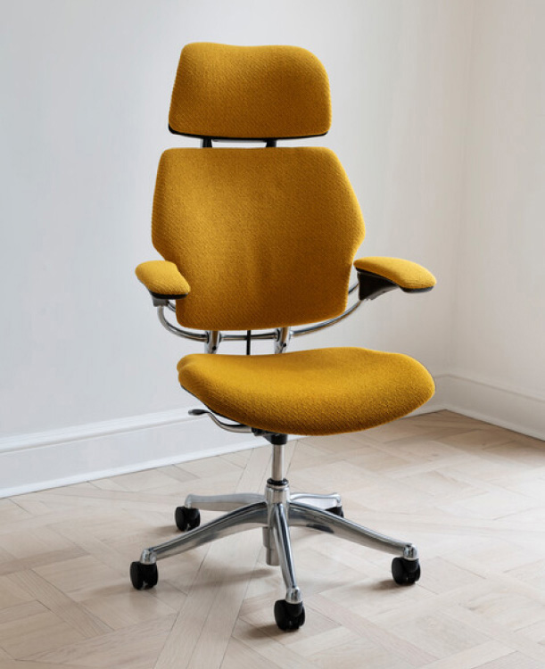 Kvadrat Coda 2テキスタイル、ポリッシュドアルミニウムフレームのFreedom Headrest