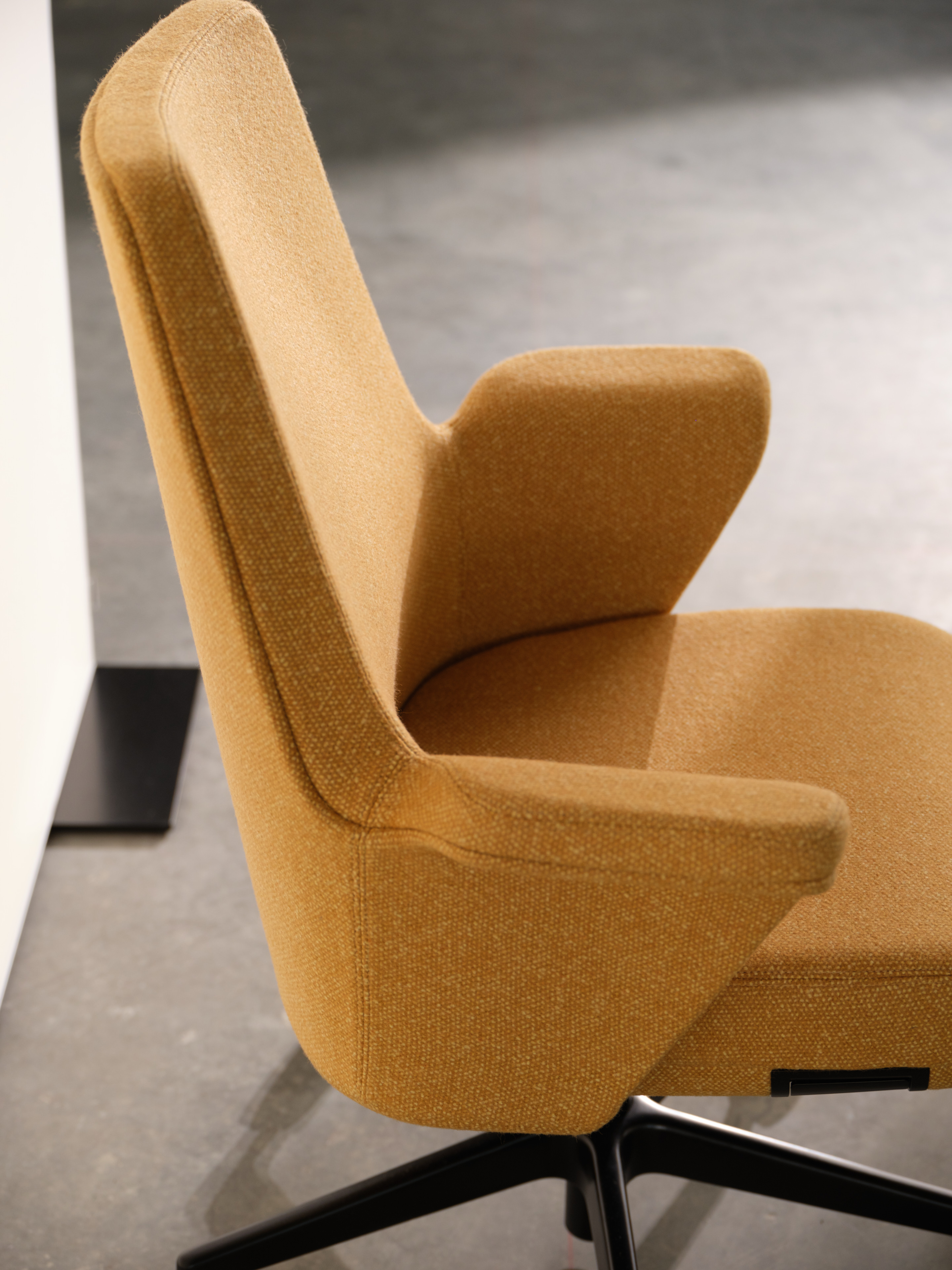 Summa chair